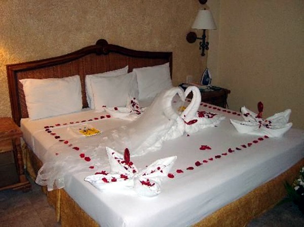 40 Wedding First Night Bed Decoration Ideas - Bored Art