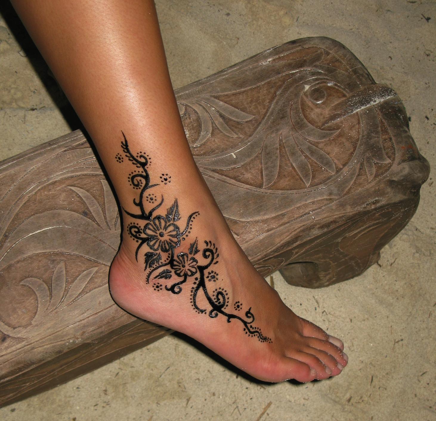 53+ Flirty Ankle Tattoo Designs for Women - Tattoo Glee
