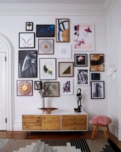 40 Original Ways To Decorate With Framed Prints - Bored Art